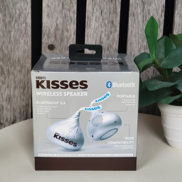 HERSEYS Kisses Silver Wireless  Speaker Bluetooth 5.3 - Picture 2 of 6